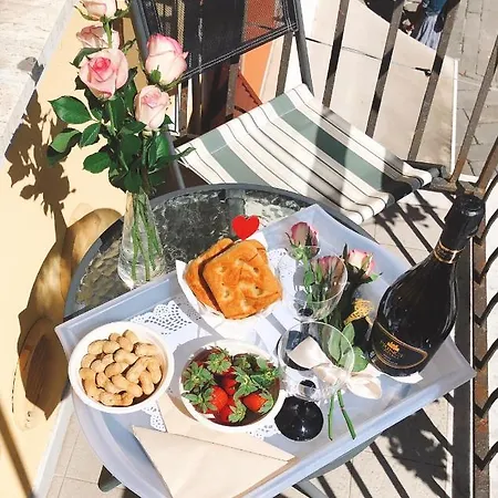 In Piazzetta לינה וארוחת בוקר סרזאנה