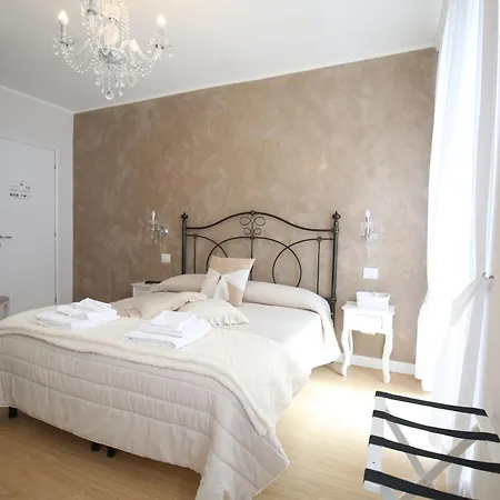 לינה וארוחת בוקר In Piazzetta 3*