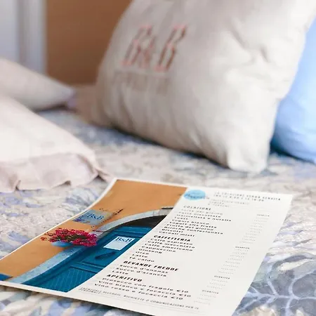 In Piazzetta Sarzana