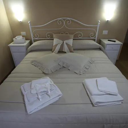 In Piazzetta Panzió Sarzana