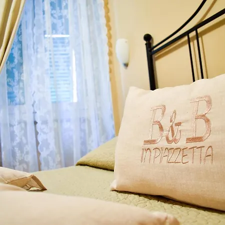 In Piazzetta سارزانا