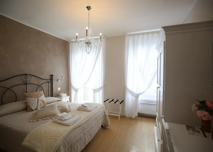 In Piazzetta Panzió Sarzana