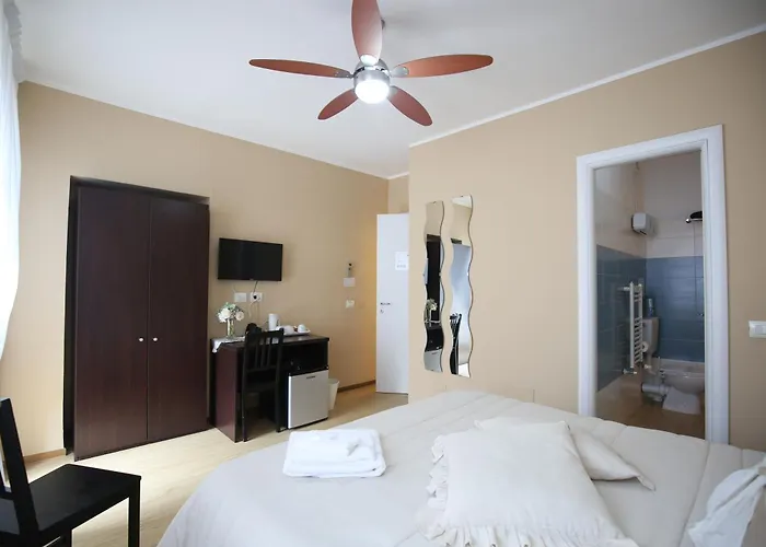 In Piazzetta Sarzana